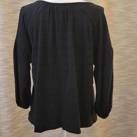 Universal Thread top. Size medium. - Picture 2 of 11